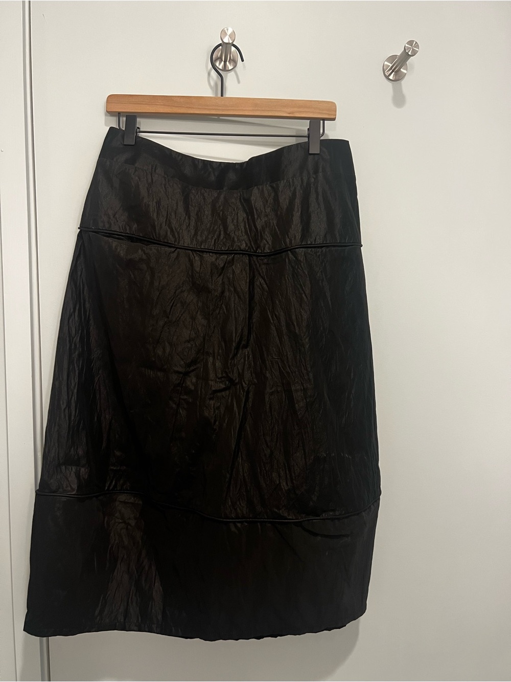 OZAI N KU JAZZY MIDI SKIRT, BLACK
